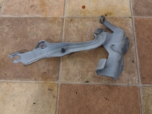 bontott MAZDA 3 Motorháztető Jobb Zsanér