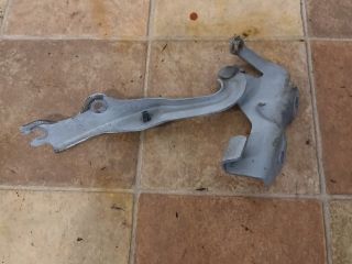 bontott MAZDA 3 Motorháztető Jobb Zsanér