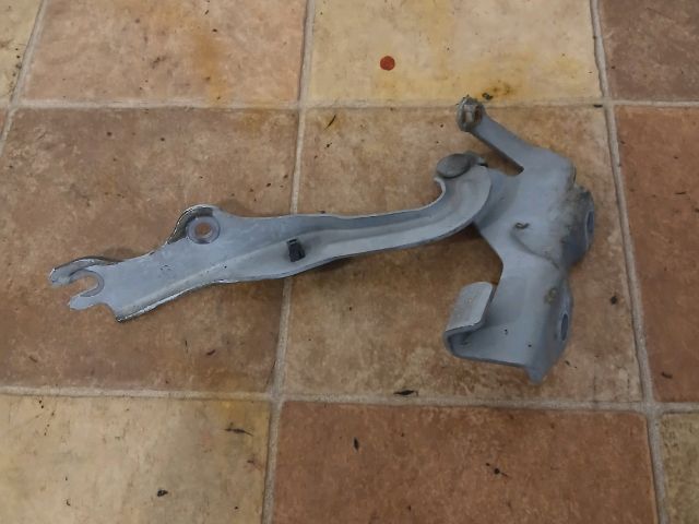 bontott MAZDA 3 Motorháztető Jobb Zsanér