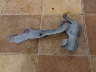 bontott MAZDA 3 Motorháztető Jobb Zsanér