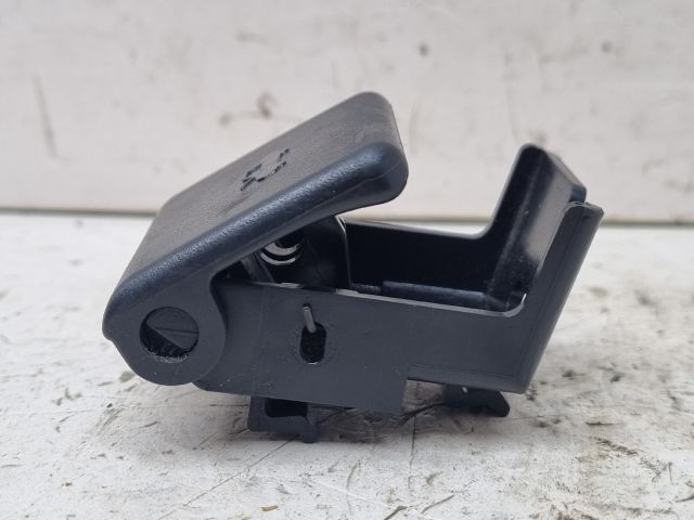 bontott MAZDA 3 Motorháztető Nyitó Kar / Gomb