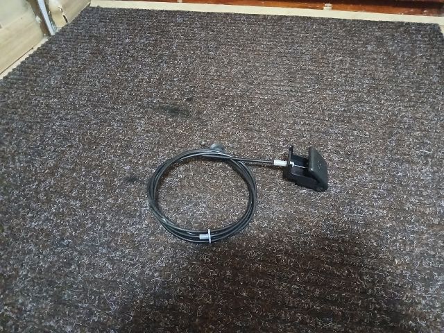 bontott MAZDA 3 Motorháztető Nyitó Kar / Gomb