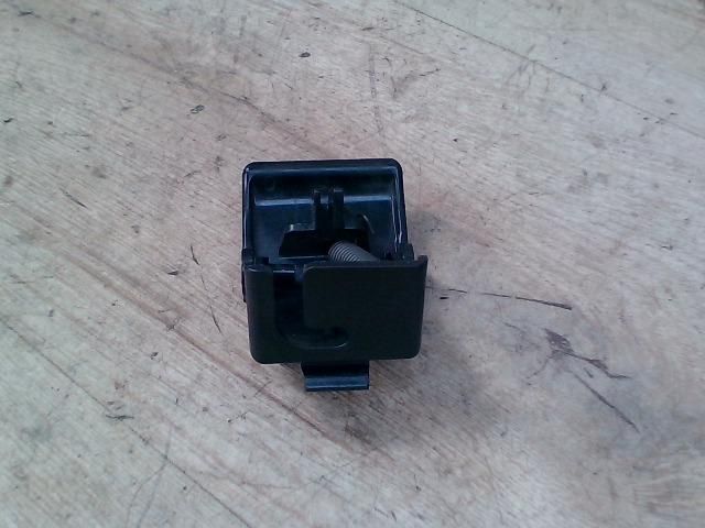 bontott MAZDA 3 Motorháztető Nyitó Kar / Gomb