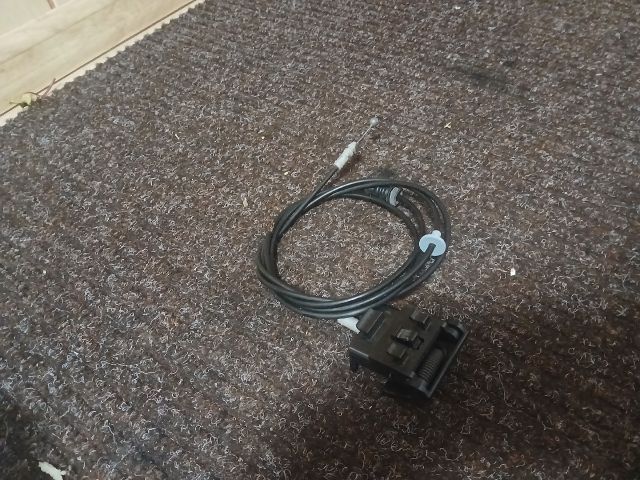 bontott MAZDA 3 Motorháztető Nyitó Kar / Gomb