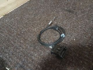 bontott MAZDA 3 Motorháztető Nyitó Kar / Gomb