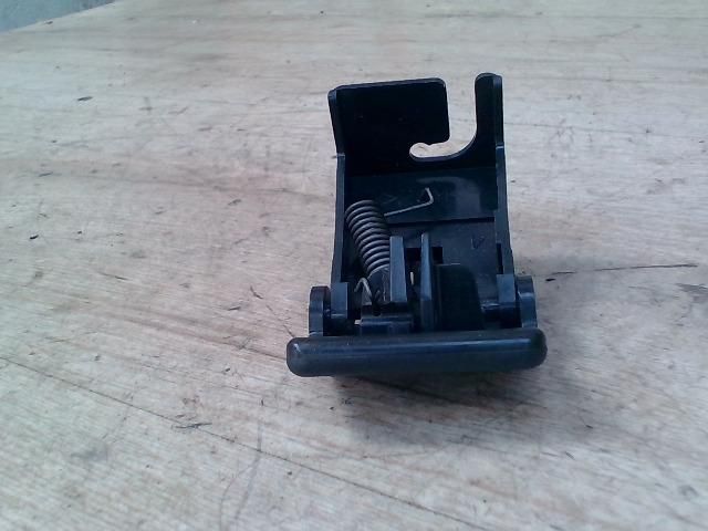 bontott MAZDA 3 Motorháztető Nyitó Kar / Gomb