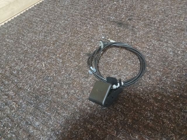 bontott MAZDA 3 Motorháztető Nyitó Kar / Gomb