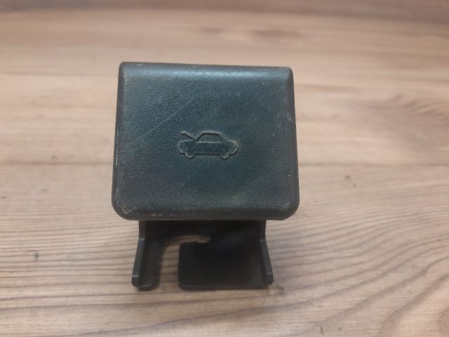 bontott MAZDA 3 Motorháztető Nyitó Kar / Gomb