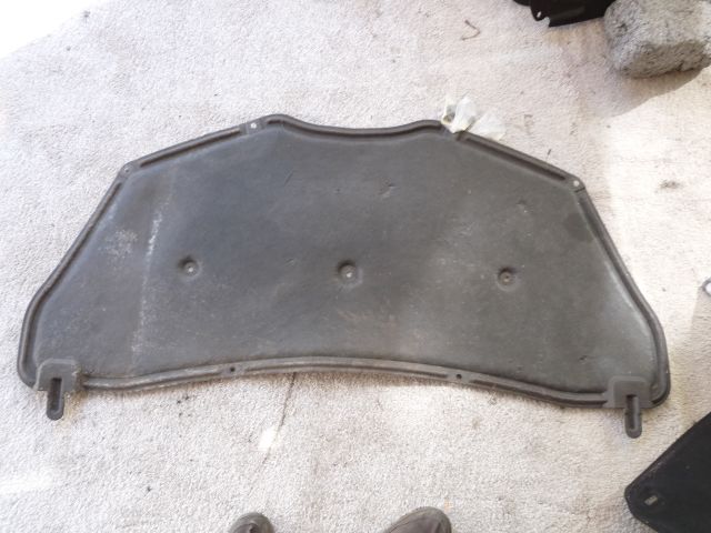 bontott MAZDA 3 Motorháztető Szigetelés