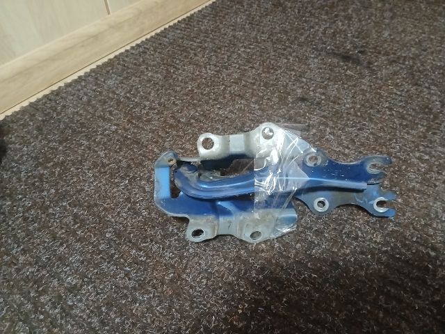 bontott MAZDA 3 Motorháztető Zsanér Pár