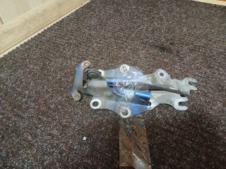 bontott MAZDA 3 Motorháztető Zsanér Pár