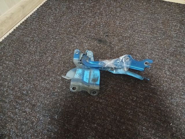 bontott MAZDA 3 Motorháztető Zsanér Pár