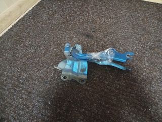 bontott MAZDA 3 Motorháztető Zsanér Pár