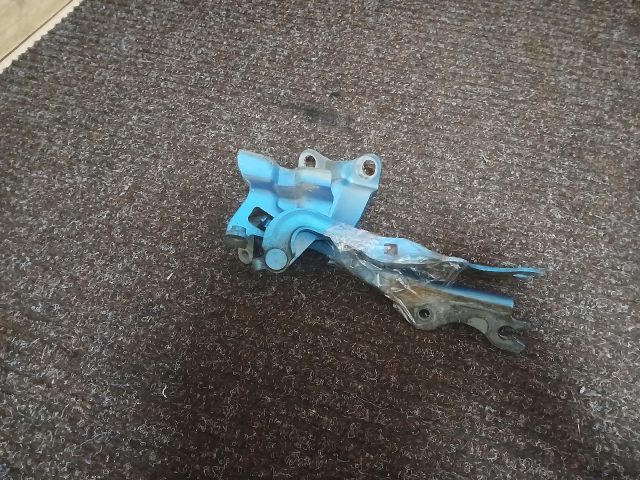 bontott MAZDA 3 Motorháztető Zsanér Pár