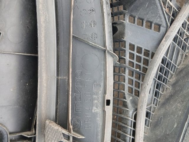 bontott MAZDA 3 Szélvédő Alatti Műanyag Elem