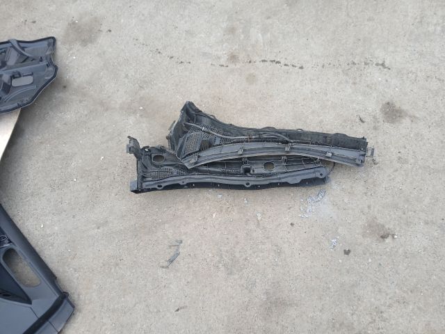 bontott MAZDA 3 Szélvédő Alatti Műanyag Elem