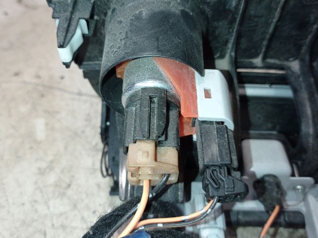 bontott MAZDA 3 Szivargyújtó Aljzat