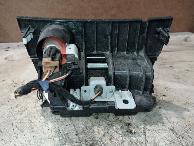 bontott MAZDA 3 Szivargyújtó Aljzat