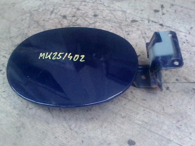 bontott MAZDA 3 Tankajtó