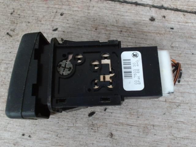 bontott MAZDA 3 Vészvillogó Kapcsoló