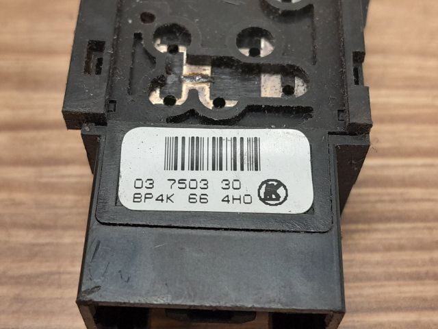 bontott MAZDA 3 Vészvillogó Kapcsoló