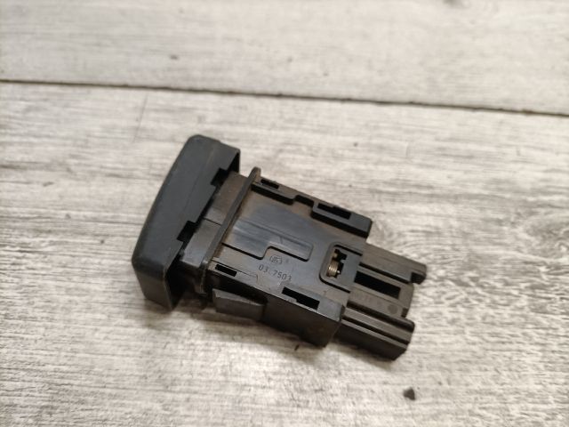 bontott MAZDA 3 Vészvillogó Kapcsoló