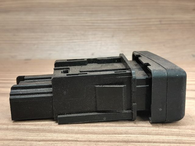 bontott MAZDA 3 Vészvillogó Kapcsoló