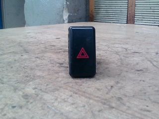 bontott MAZDA 3 Vészvillogó Kapcsoló