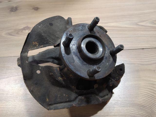 bontott MAZDA 323 Jobb első Csonkállvány Kerékaggyal