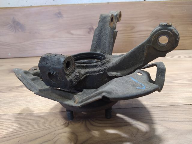 bontott MAZDA 323 Jobb első Csonkállvány Kerékaggyal