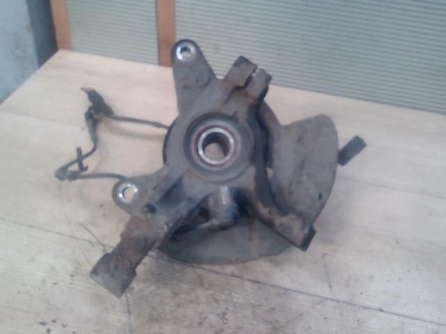 bontott MAZDA 323 Bal első Csonkállvány Kerékaggyal