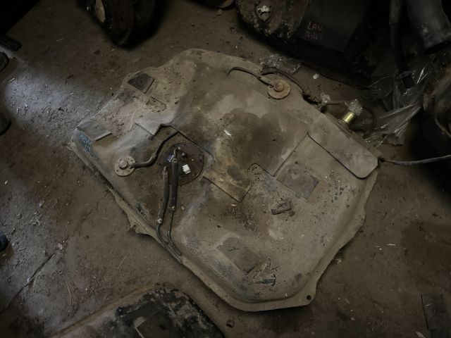 bontott MAZDA 323 Tank