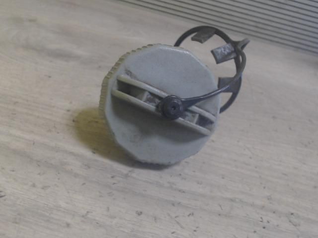 bontott MAZDA 323 Tanksapka