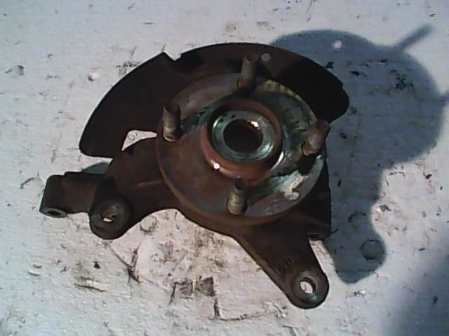 bontott MAZDA 323 Bal első Csonkállvány Kerékaggyal