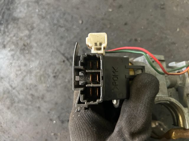 bontott MAZDA 323 Gyújtáskapcsoló