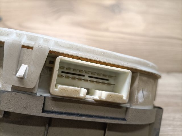 bontott MAZDA 323 Kilométeróra