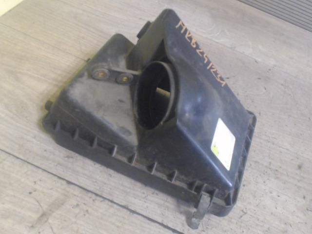 bontott MAZDA 323 Légszűrő Ház Fedél
