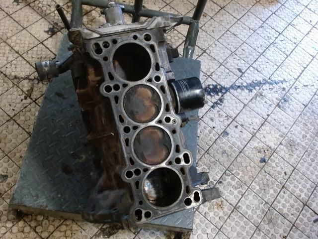 bontott MAZDA 323 Motorblokk (Fűzött)