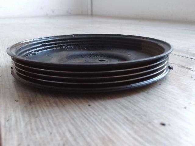 bontott MAZDA 323 Vízpumpa Szíjtárcsa