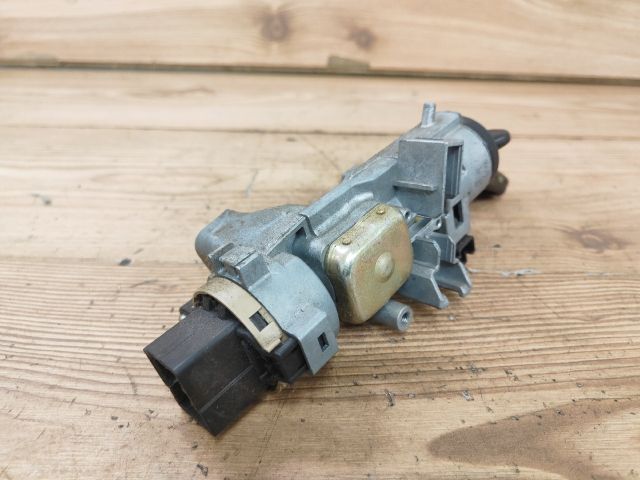 bontott MAZDA 323 Gyújtáskapcsoló Házzal