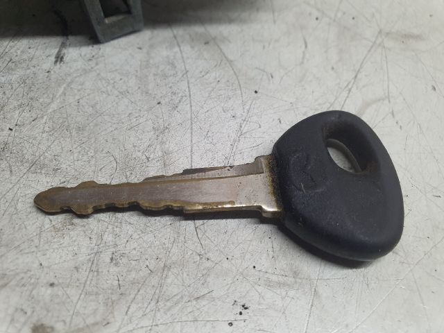 bontott MAZDA 323 Gyújtáskapcsoló Házzal