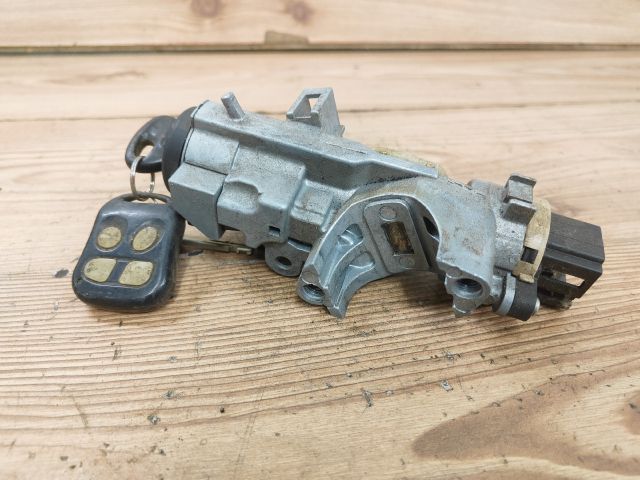 bontott MAZDA 323 Gyújtáskapcsoló Házzal