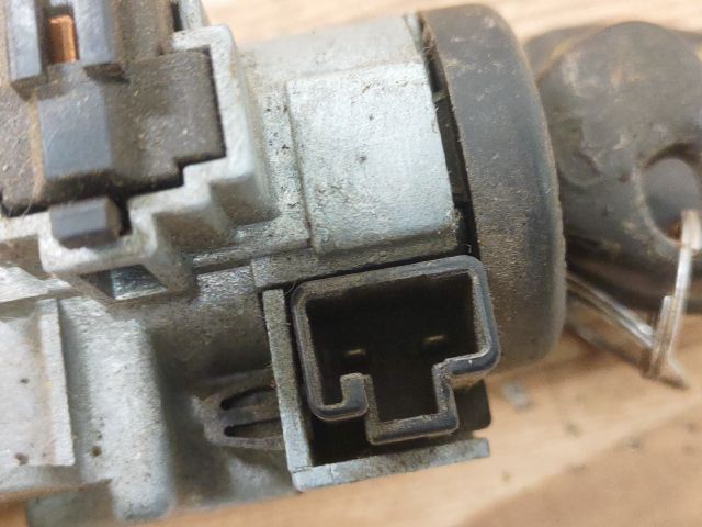 bontott MAZDA 323 Gyújtáskapcsoló Házzal