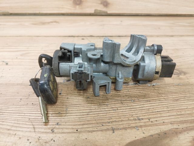 bontott MAZDA 323 Gyújtáskapcsoló Házzal