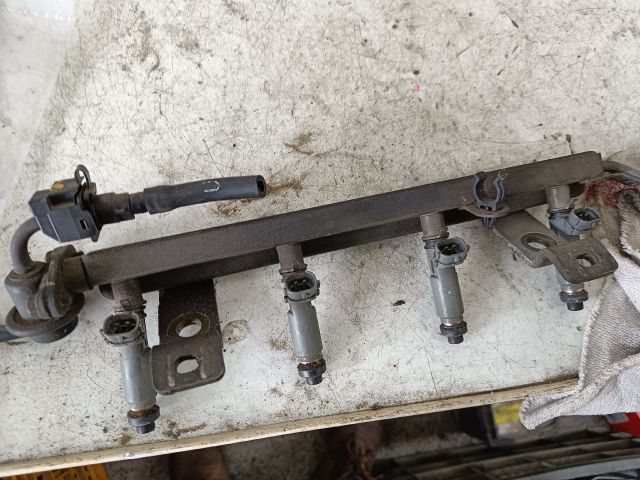 bontott MAZDA 323 Porlasztó Sor / Híd