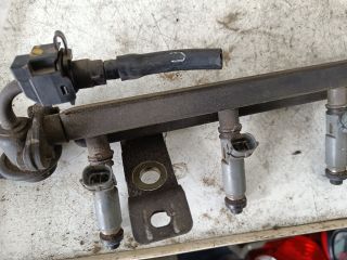 bontott MAZDA 323 Porlasztó Sor / Híd