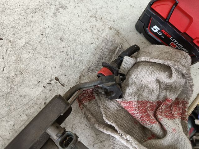 bontott MAZDA 323 Porlasztó Sor / Híd