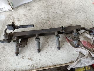 bontott MAZDA 323 Porlasztó Sor / Híd