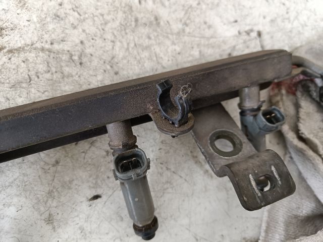 bontott MAZDA 323 Porlasztó Sor / Híd