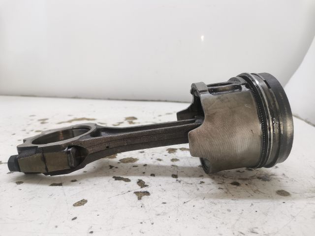 bontott MAZDA 323 Dugattyú és Hajtókar